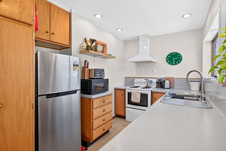Photo of property in 2/7 Pomelo Road, Te Atatu South, Auckland, 0610