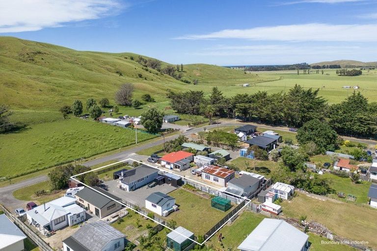 Photo of property in 20 Blake Street, Porangahau, 4293