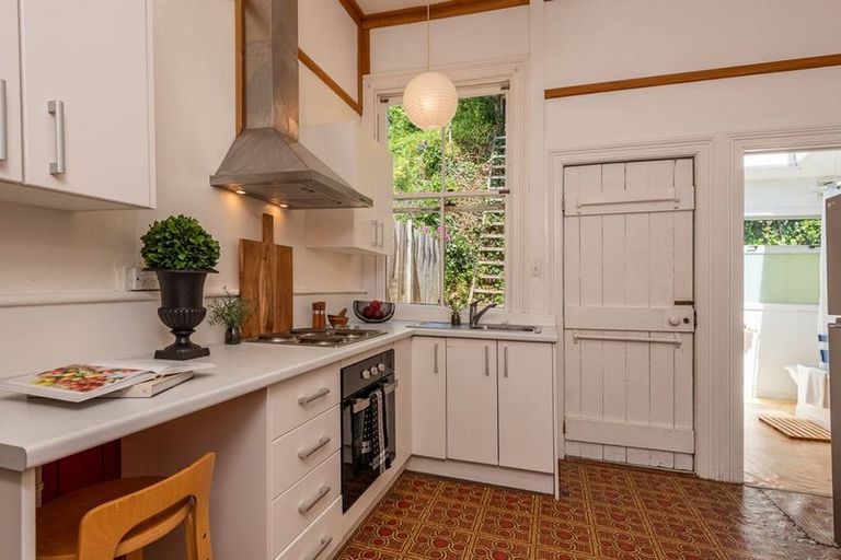 Photo of property in 5 Mcintyre Avenue, Mount Victoria, Wellington, 6011