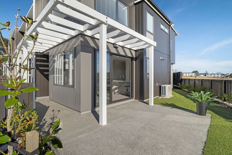 Photo of property in 1 Tuhono Lane, Northcote, Auckland, 0627