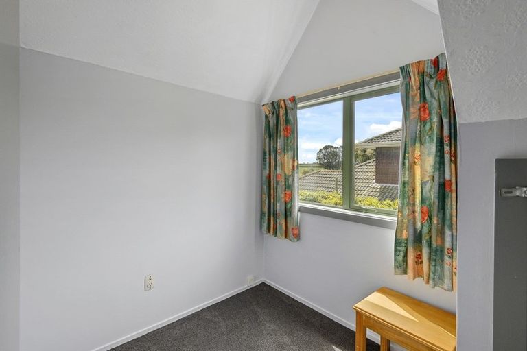 Photo of property in 76 Russley Road, Russley, Christchurch, 8042