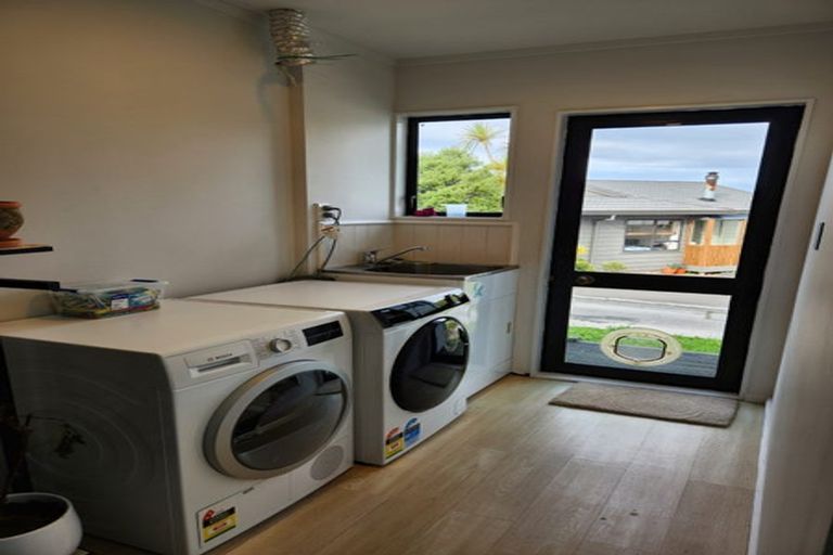 Photo of property in 17 Jasmine Grove, Maungaraki, Lower Hutt, 5010