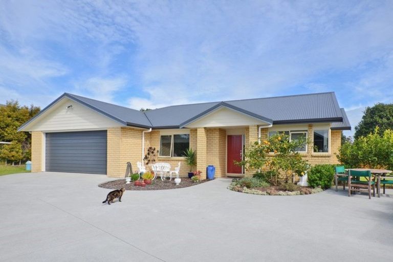 Photo of property in 6 Ishtar Place, One Tree Point, 0118