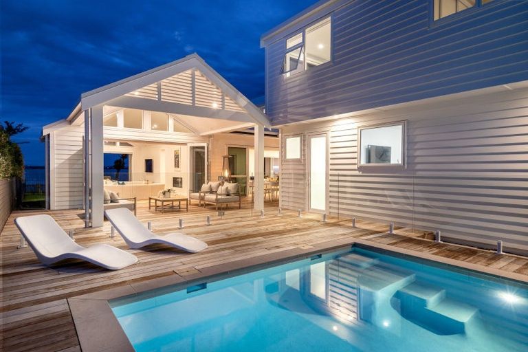 Photo of property in 15 Shelly Beach Parade, Cockle Bay, Auckland, 2014