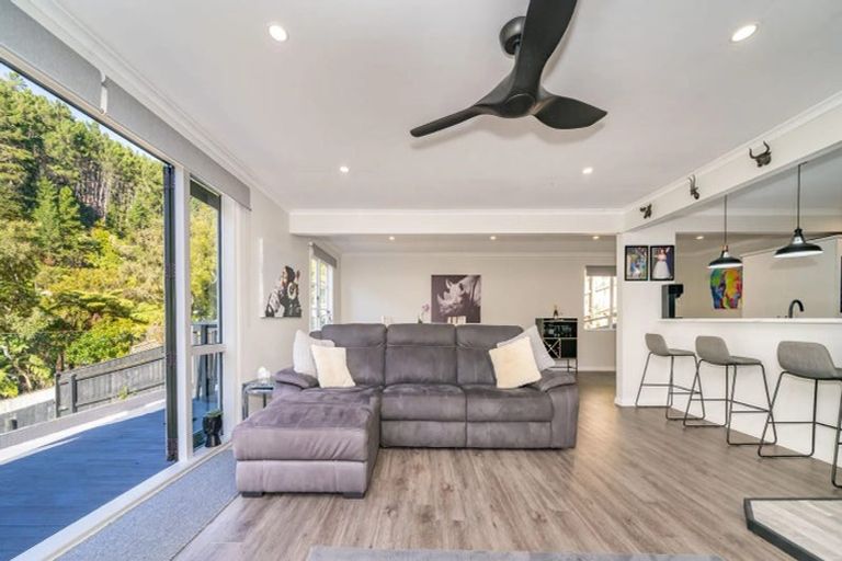 Photo of property in 114 Pinehaven Road, Pinehaven, Upper Hutt, 5019