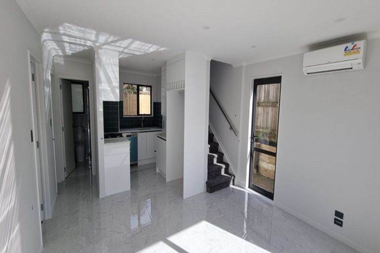 Photo of property in 425f Great South Road, Opaheke, Papakura, 2113