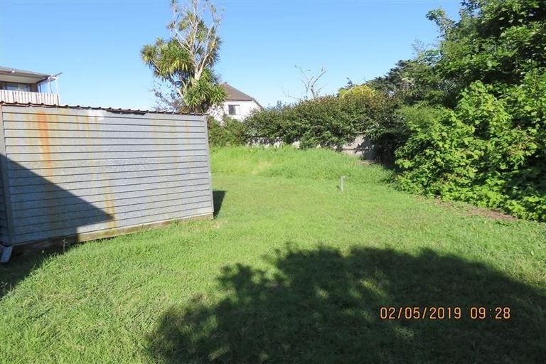 Photo of property in 20 Kauri Glen Road, Northcote, Auckland, 0627