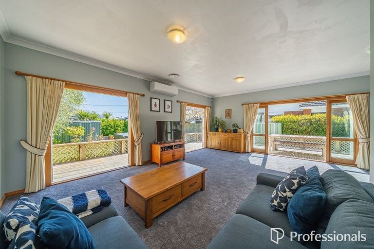 Photo of property in 18 Birdwood Road, Waterloo, Lower Hutt, 5011