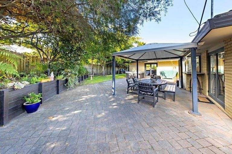 Photo of property in 22 Stewart Gibson Place, Manurewa, Auckland, 2105