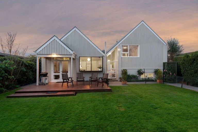 Photo of property in 21 Highfield Place, Avonhead, Christchurch, 8042