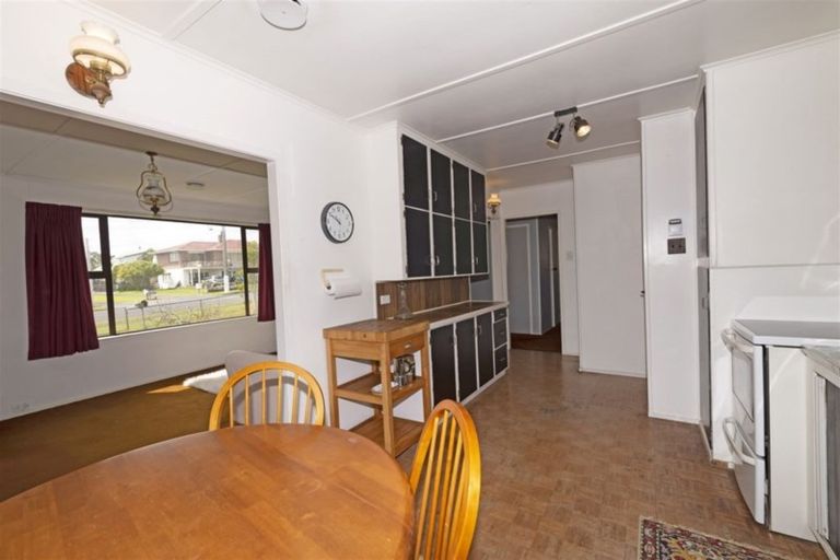 Photo of property in 86 Flanshaw Road, Te Atatu South, Auckland, 0610
