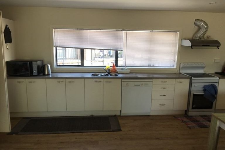 Photo of property in Krisley Court, 1/6 Ambrico Place, New Lynn, Auckland, 0600