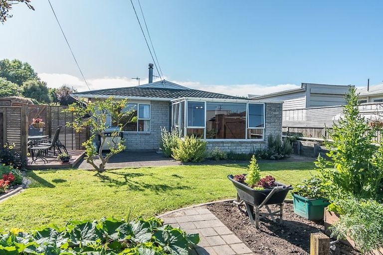 Photo of property in 4 Kiwi Road, Raumati Beach, Paraparaumu, 5032