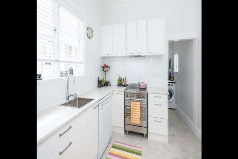 Photo of property in 85 Pirie Street, Mount Victoria, Wellington, 6011