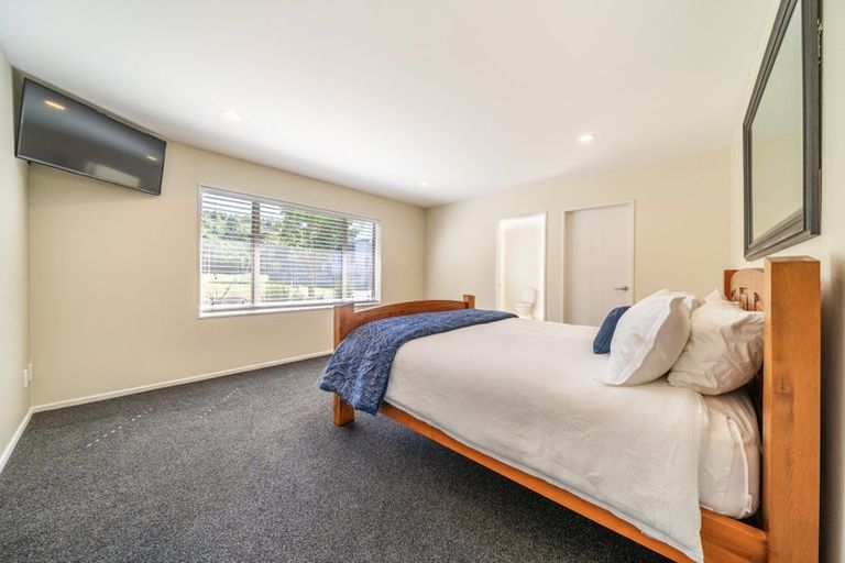 Photo of property in 41 Mount Marua Way, Timberlea, Upper Hutt, 5018