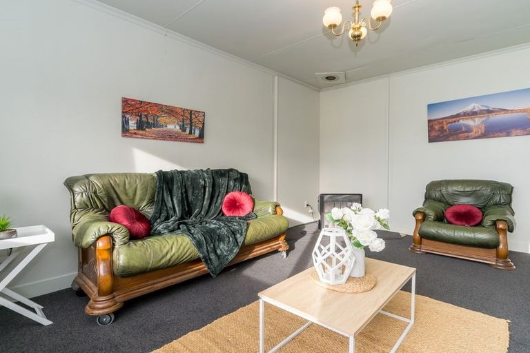 Photo of property in 35 Easther Crescent, Kew, Dunedin, 9012