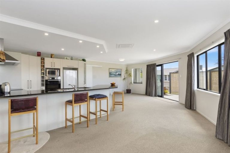 Photo of property in 9 Hiria Crescent, Papamoa Beach, Papamoa, 3118