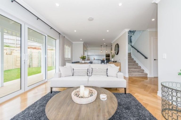 Photo of property in 32 Karoro Road, One Tree Point, 0118