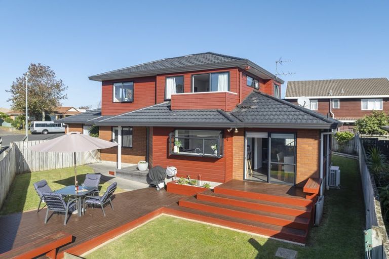 Photo of property in 1/42 Headcorn Place, Botany Downs, Auckland, 2010