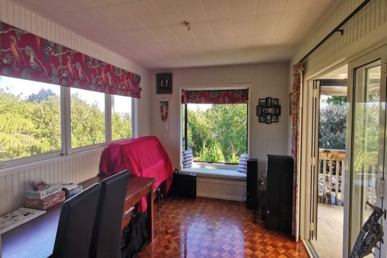 Photo of property in 22 Deane Avenue, Titirangi, Auckland, 0604