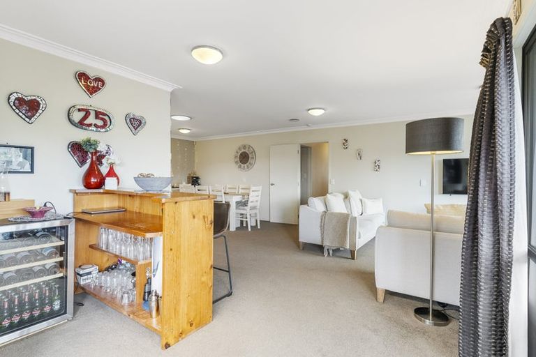 Photo of property in 2/15 Eastwood Rise, Browns Bay, Auckland, 0630