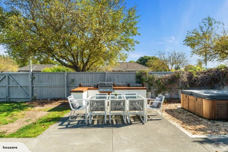 Photo of property in 33 Croziers Road, St Albans, Christchurch, 8052