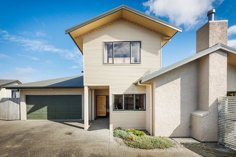 Photo of property in 15 Silkwood Place, Fitzherbert, Palmerston North, 4410