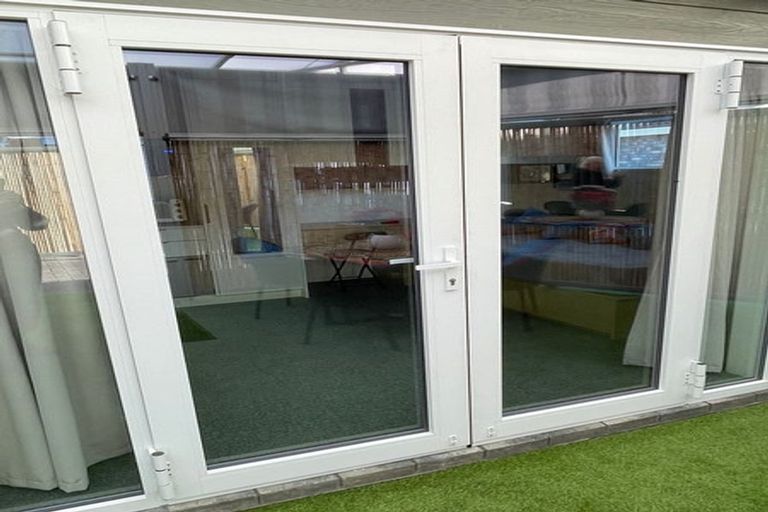 Photo of property in 1/56 Kiwi Esplanade, Mangere Bridge, Auckland, 2022