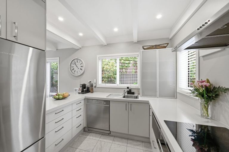 Photo of property in 6 Dunrobin Place, Avonhead, Christchurch, 8042