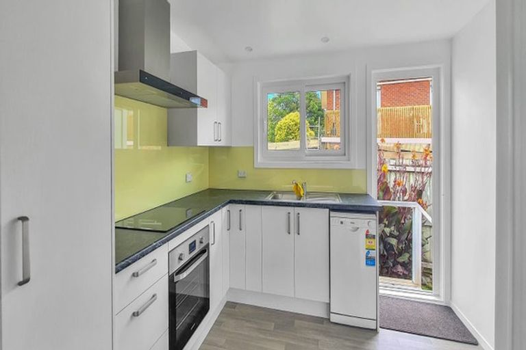 Photo of property in 4/176 Henderson Valley Road, Henderson, Auckland, 0612