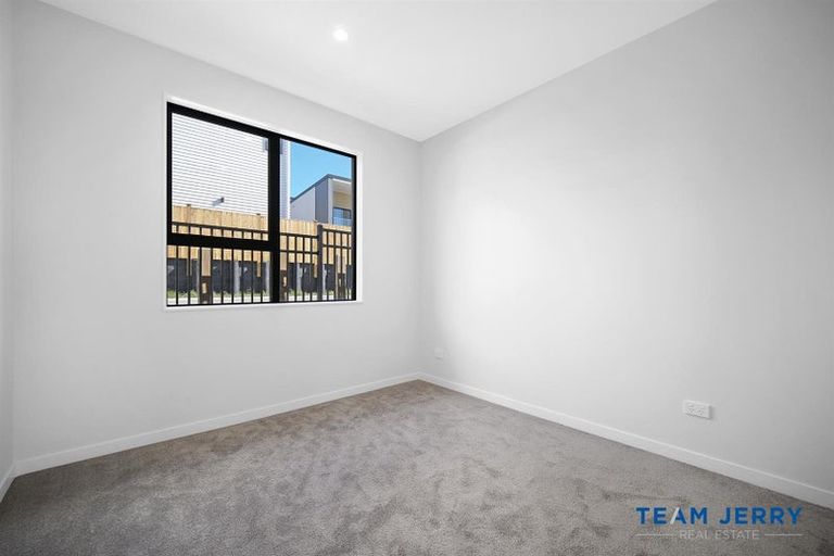 Photo of property in 20 Kuaha Road, Massey, Auckland, 0614