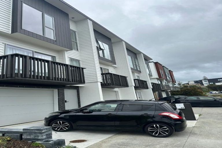 Photo of property in 39 Lawson Creek Street, Massey, Auckland, 0614