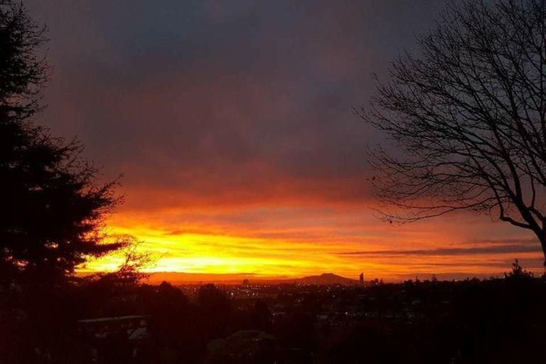 Photo of property in 45 Agincourt Street, Glenfield, Auckland, 0629