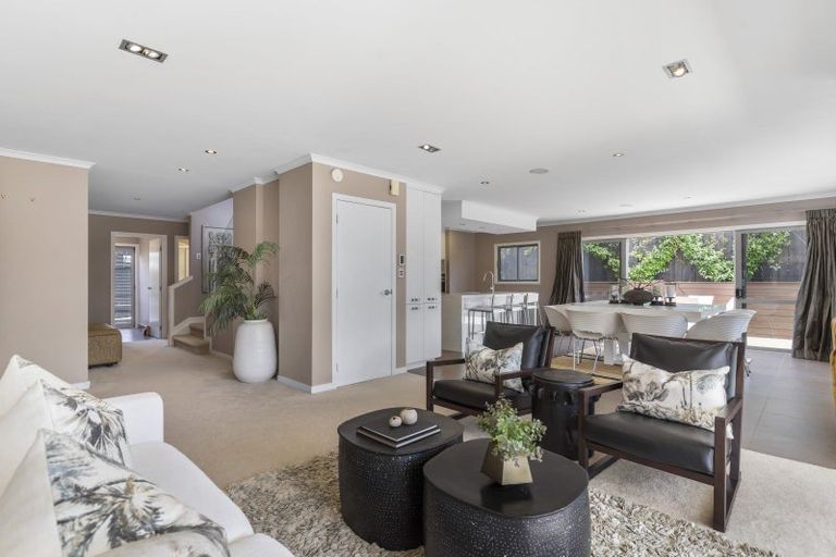 Photo of property in 14 Tranquility Rise, Mellons Bay, Auckland, 2014