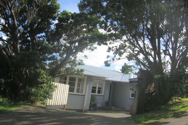 Photo of property in 46 Pokohiwi Road, Normandale, Lower Hutt, 5010