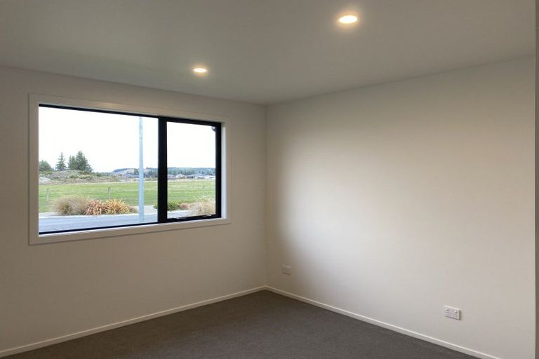 Photo of property in 2 Magpie Place, Lake Hawea, Wanaka, 9382