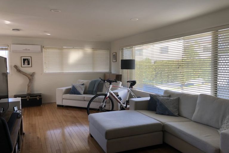 Photo of property in 3b Dallinghoe Crescent, Milford, Auckland, 0620