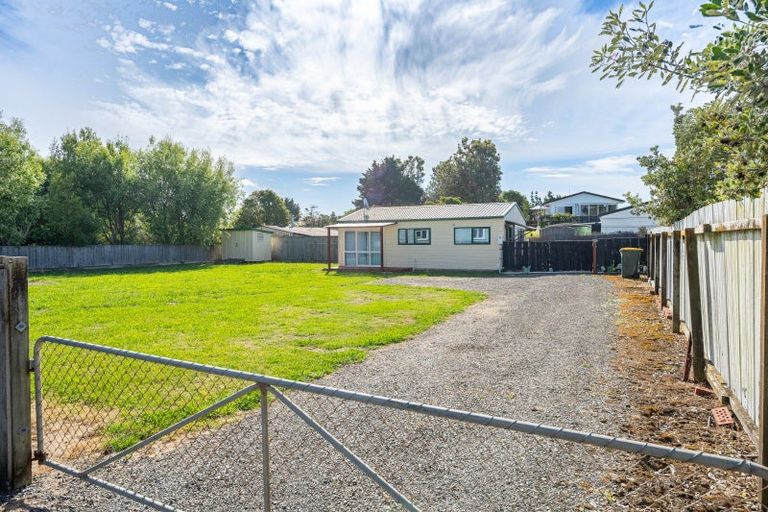 Photo of property in 6 Mavis Avenue, Waikawa Beach, Levin, 5573