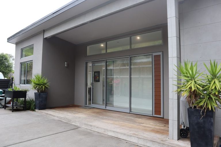 Photo of property in 73 Warman Road, Okura, Auckland, 0792