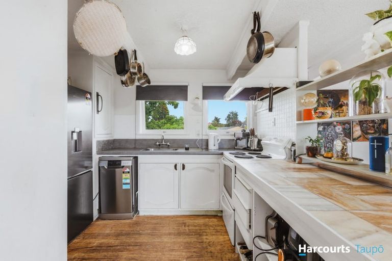 Photo of property in 11 Frederick Street, Two Mile Bay, Taupo, 3330