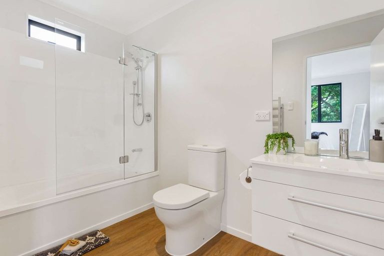 Photo of property in 10b Toatoa Place, Mangere Bridge, Auckland, 2022