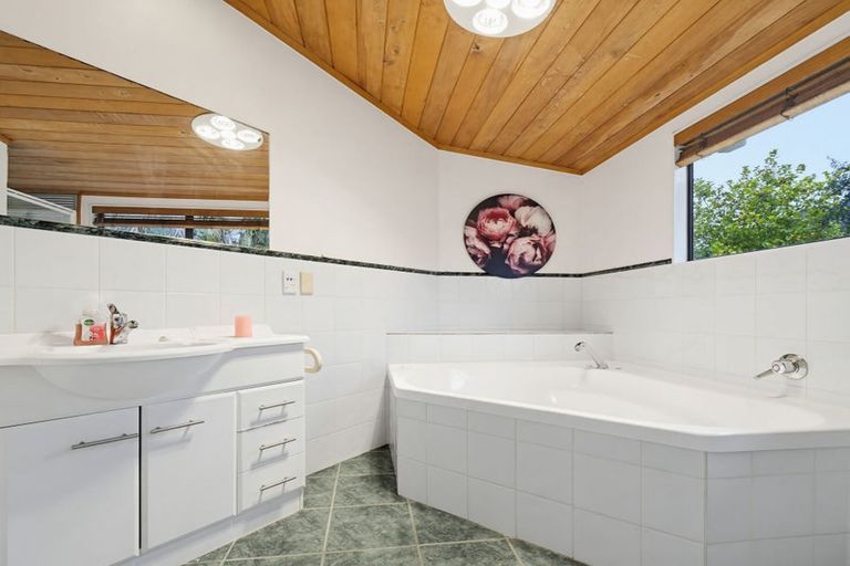 Photo of property in 18 Ngahere Road, Pukekohe, 2120