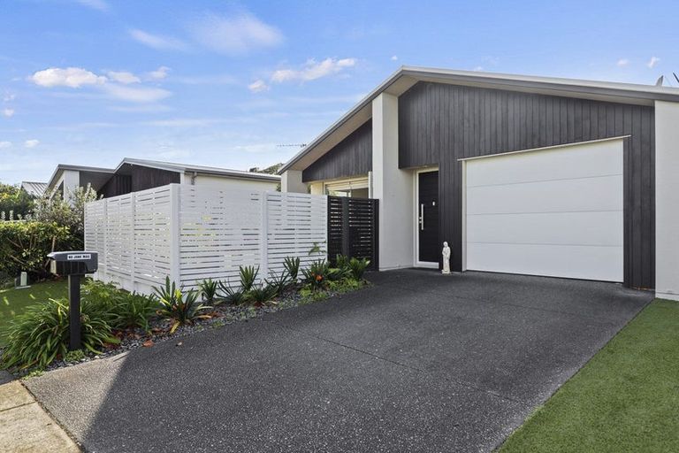 Photo of property in 16 Saint Pauls Drive, Brookfield, Tauranga, 3110