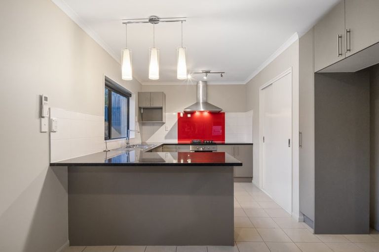 Photo of property in 19a Kelwyn Road, Kelston, Auckland, 0602