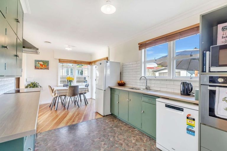 Photo of property in 13 Mako Mako Road, Levin, 5510