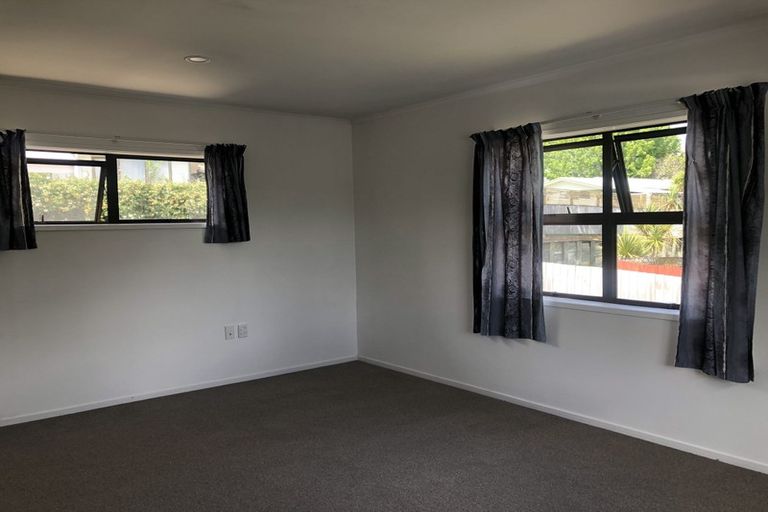 Photo of property in 73 Tramway Road, Beach Haven, Auckland, 0626