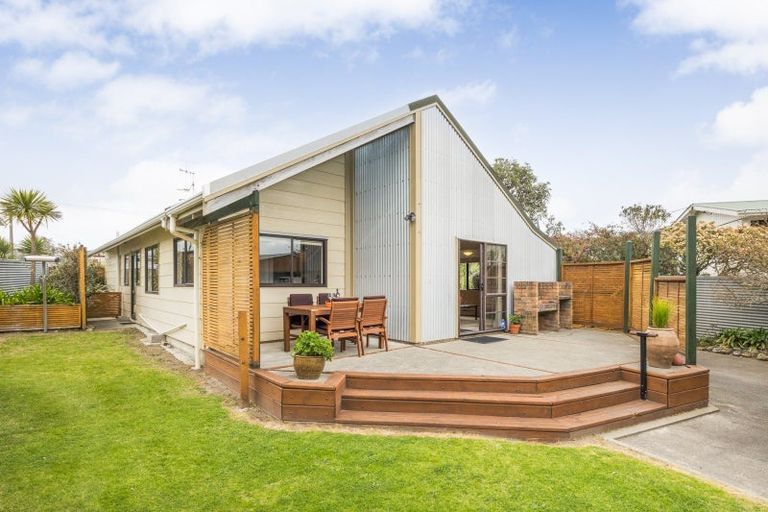 Photo of property in 5 Hennessy Street West, Foxton Beach, Foxton, 4815