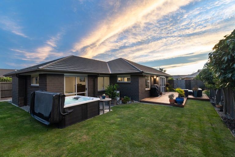 Photo of property in 38 Luxembourg Crescent, Halswell, Christchurch, 8025