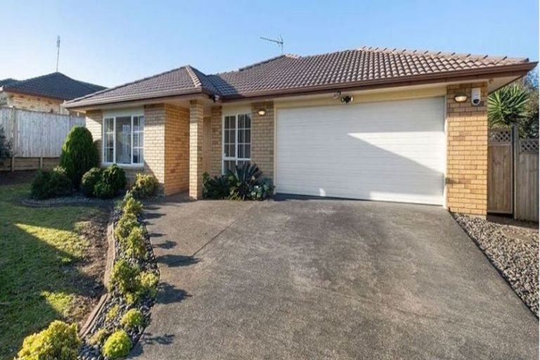 Photo of property in 18 Villino Place, Randwick Park, Auckland, 2105