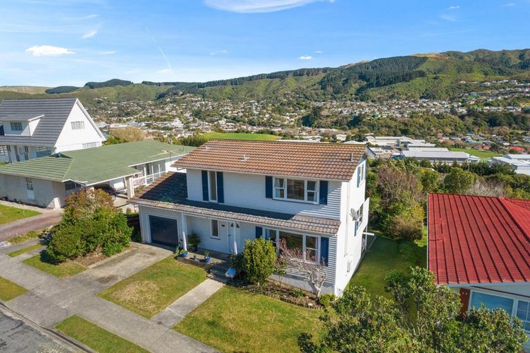Photo of property in 12 Lupin Terrace, Tawa, Wellington, 5028